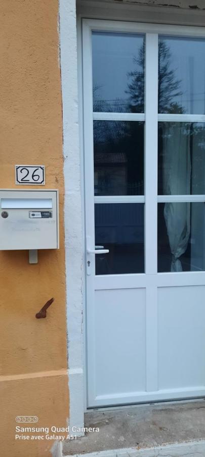 Superbe Appartement De 40M2 Avec Parking Gratuit Sur Place Cuisery エクステリア 写真